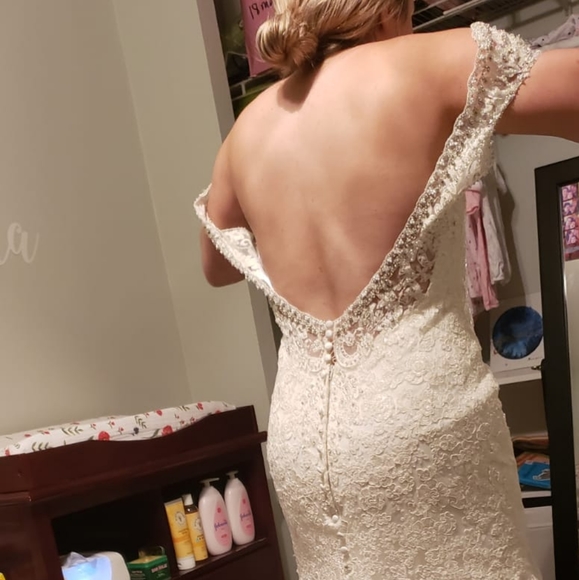 Wedding Dress / Gown - Picture 2 of 6